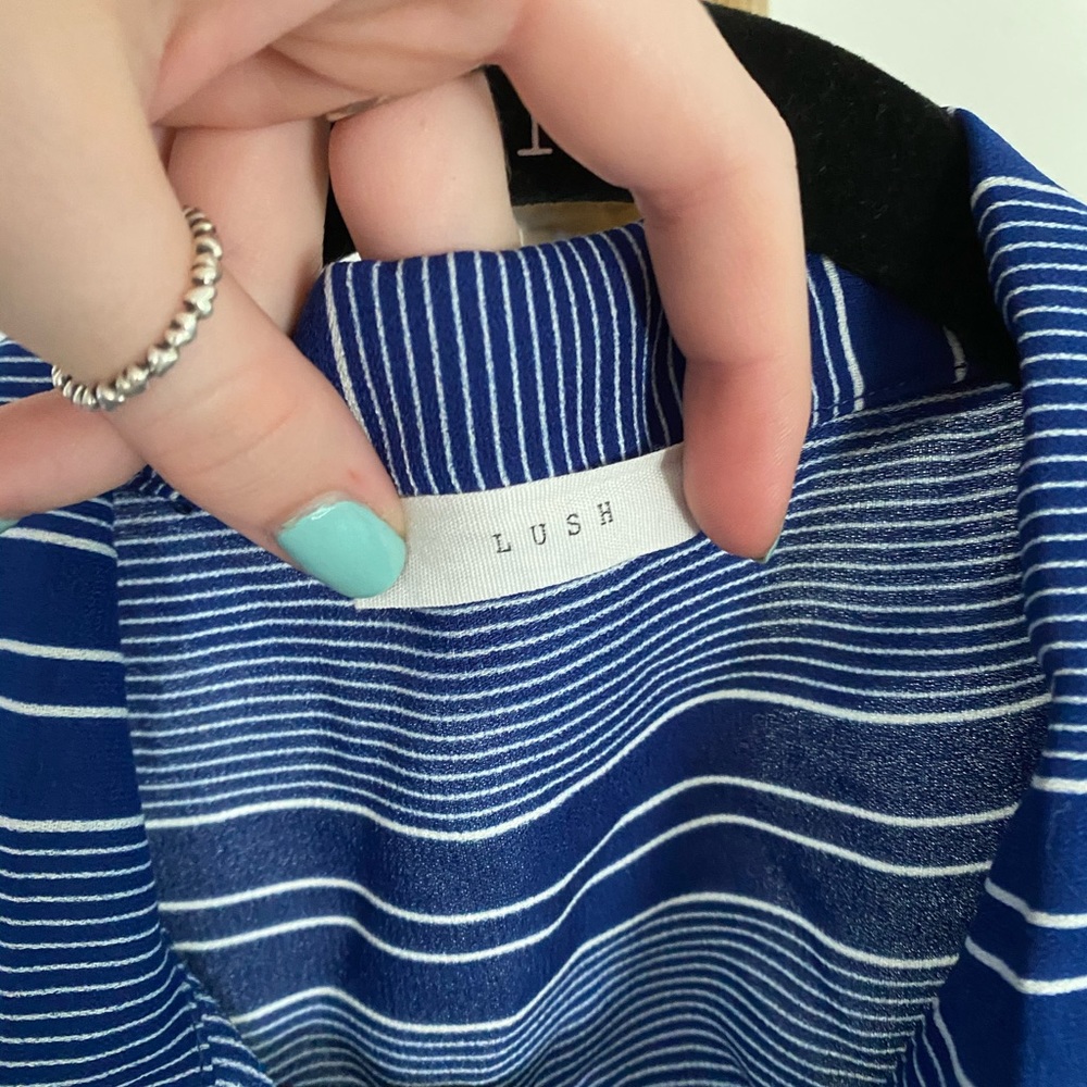 Light Collared Blouse - Picture 9 of 9